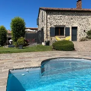 Domaine Des Pierres D Auvergne Hébergement de vacances Flat